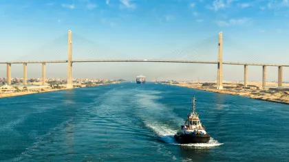 Navele americane ar trebui să treacă gratis prin canalele Panama și Suez, crede Donald Trump