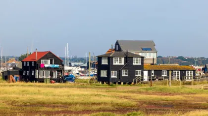 Satul cu 300 de locuitori care a devenit refugiul „idilic” al vedetelor