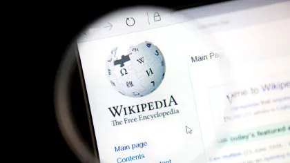 Wikipedia marchează împlinirea a 25 de ani de existență cu noi acorduri comerciale cu giganți tech și startup-uri AI