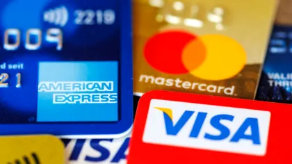 Unul dintre șefii sistemului bancar din Europa spune că este nevoie urgentă de alternative la Visa și Mastercard