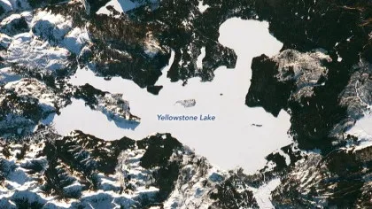 Un astronaut a surprins peisajul de poveste cu lacul Yellowstone acoperit de zăpadă