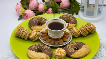 Ceaiul verde sau ciocolata neagră: Care aduce mai multe beneficii pentru sănătate?