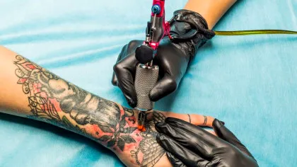 Tușul din tatuaje nu este atât de sigur pe cât se credea, descoperă o analiză îngrijorătoare