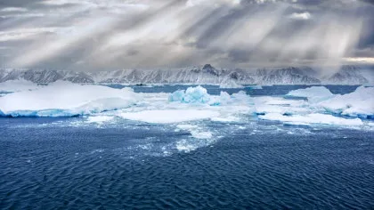 În mod paradoxal, topirea gheții protejează Oceanul de Sud din jurul Antarcticii