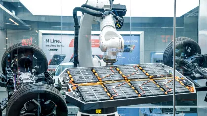 Bateriile vehiculelor electrice: chimii, diferențe și aplicații / Cum sunt alese tehnologiile în funcție de cost, autonomie și durabilitate