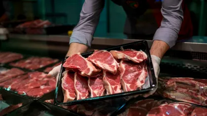 Oamenii care consumă carne au mai multe șanse să trăiască până la 100 de ani, însă cu o condiție
