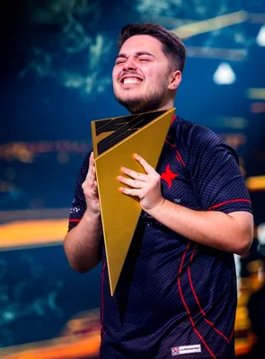 Jucătorul român Răzvan Puiu a câștigat titlul de Campion Mondial la EA SPORTS FC