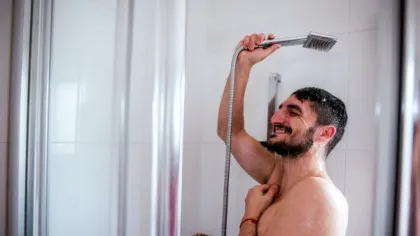 BANCUL ZILEI. BULĂ: – Iubi, vii să facem duș împreună?