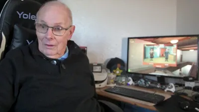 Un bărbat este gamer din anii ’70. Acum, la 81 de ani, bunicul vrea să devină streamer