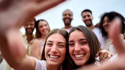 Tinerii din Generația Z fac mai puțin sex și renunță la relații cu totul