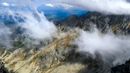 Doi turiști, evacuați cu elicopterul din Munții Tatra după ce un chatbot i-a dus pe un traseu greșit