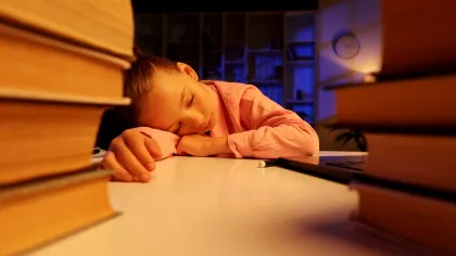 Este bine sau rău ca elevii să aibă teme de vacanță?