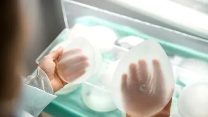 Răsturnare de tendință în chirurgia estetică: mai multe cereri de micșorare a sânilor decât implanturi