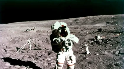 52 de ani de la Apollo 16, penultima misiune care a dus omul pe Lună. Urmăreşte istoria Apollo în şapte minute!