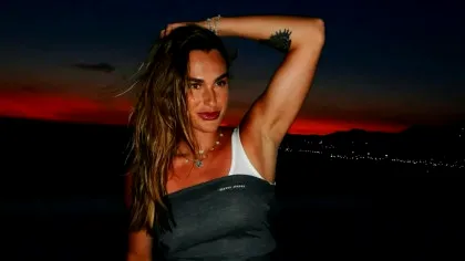 S-a încins! Aryna Sabalenka a postat imagini cu ea în bikini alături de iubitul milionar și musculos, din vacanța de cuplu