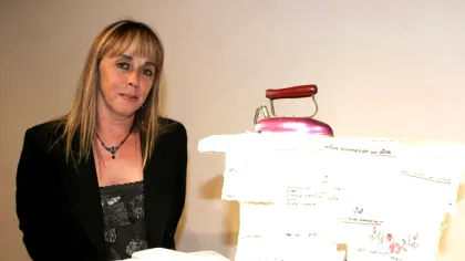 Cum o artistă mexicană a transformat scrisorile vechi și fotografiile îngălbenite în opere de artă