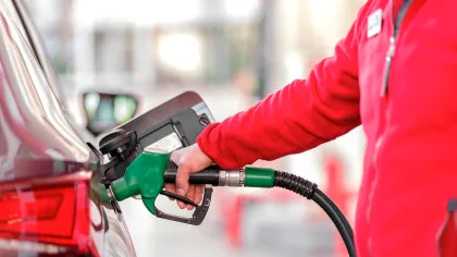 Prima scădere de preț la carburanți în 2026 / Petrom ieftinește benzina și motorina cu 4 bani pe litru