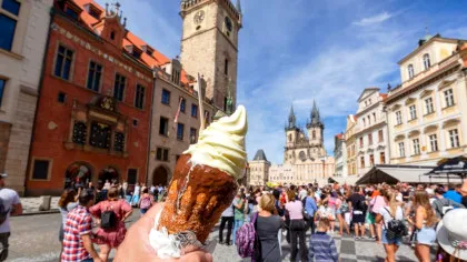 Care mai sunt obiceiurile de vacanță ale românilor?