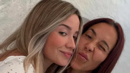 FOTO. Lola e căsătorită cu Cristina și acum a decis să își facă și cont pe o platformă pentru adulți!
