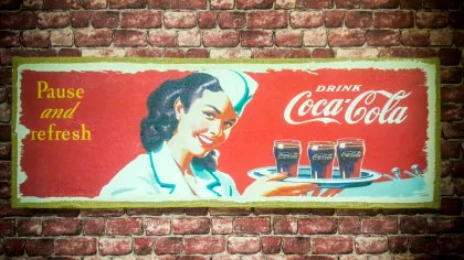 Astăzi se împlinesc 139 de ani de când lumea a făcut cunoștință cu băutura Coca-Cola