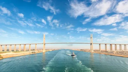 165 de ani de la începerea construcţiei Canalului Suez. A scurtat drumul navigatorilor către Europa la doar câteva ore