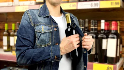 Cel mai mare furt de vin din istoria Italiei: au fost luate zeci de mii de sticle