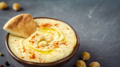 Este nesănătos double-dipping, adică să folosești un sos comun? Ce spun specialiștii