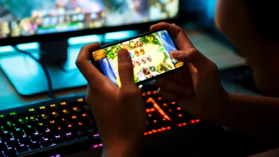 Un adolescent, dependent de jocuri, s-a sinucis după ce părinții au refuzat să îi repare telefonul