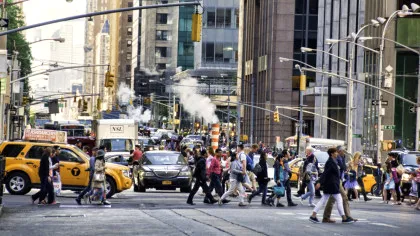 Peste jumătate dintre americani spun că o duc din ce în ce mai rău