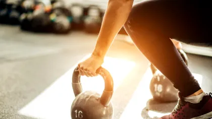 Ar putea fi mișcările rapide și controlate ingredientul secret al fitnessului?