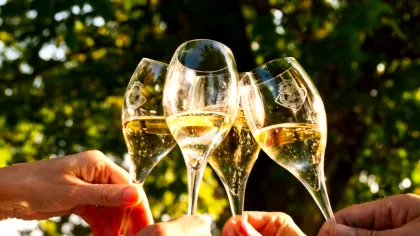 Momentul cel mai sănătos în care poți să bei un pahar de vin