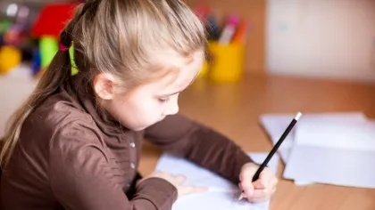 Un nou studiu arată motivul pentru care oamenii stângaci au persistat de-a lungul evoluției