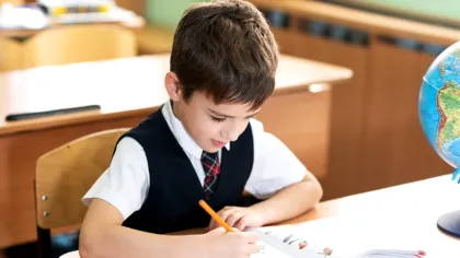 Elevii ar trebui să înceapă școala mai târziu, arată un studiu. Care sunt beneficiile?