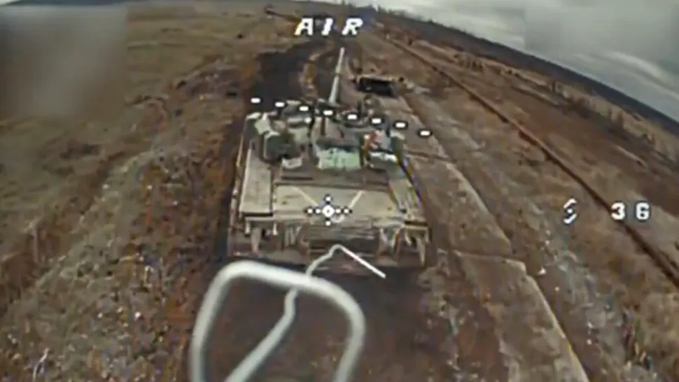 VIDEO: Tanc rusesc de 4 milioane de dolari, distrus de o dronă care costă cât o consolă PlayStation