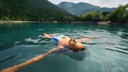 Înotul în ape naturale: libertate sau responsabilitate?