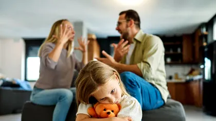 Stresul părinților poate avea efecte directe asupra copiilor. Ce arată un studiu?