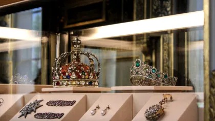 O femeie, pusă sub acuzare în cazul jafului de la Muzeul Luvru