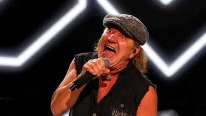 Brian Johnson de la AC/DC, omul din spatele piesei „Back in Black”, pierderea auzului și resurecția rock ‘n’ roll