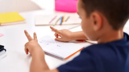 Ce spune psihologii despre copiii care numără pe degete?