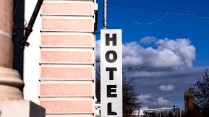 Trucul simplu prin care poți rezerva camere de hotel cu până la 20% mai ieftine