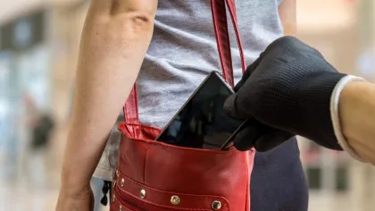 Poliția britanică a lansat cea mai mare acțiune de combatere a furtului de telefoane