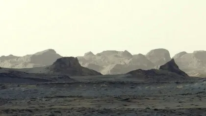 Roverul Curiosity a surprins un răsărit de soare spectaculos pe planeta Marte