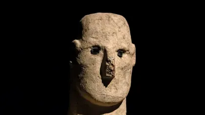 Omul din Urfa: o statuie veche de 11.500 de ani reprezintă un bărbat într-o poziție nefirească