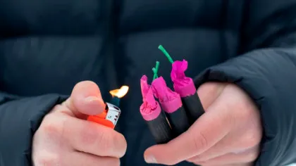 Zeci de persoane au fost rănite după explozia unui depozit de artificii din Pakistan