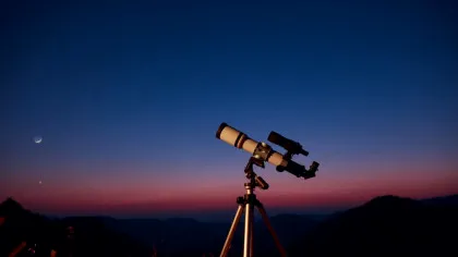 Test de cultură generală. Care este diferența dintre telescop și microscop?