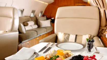 De ce experiență a avut parte un bărbat care a plătit 14.000 dolari pentru un zbor la clasa întâi