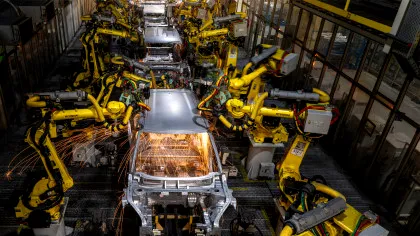 Retrospectiva anului 2025 pentru industria auto / Debuturi pe piața din România, lansări de modele noi și evenimentele cu impact pe termen lung