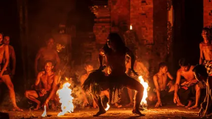 De ce ne comportăm diferit noaptea: explicațiile psihologiei și antropologiei