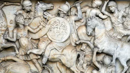 Ofițerii militari din Roma Antică aveau maimuțe de companie, iar acestea aveau, la rândul lor, animăluțe de companie