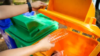 Greșelile banale care încurcă reciclarea. Ce nu trebuie aruncat în containerele pentru ambalaje